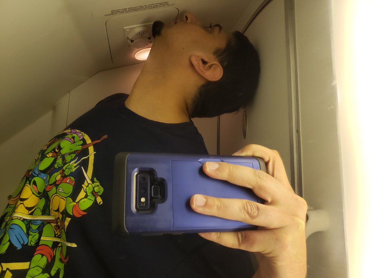 .<a href="/AlaskaAir/">Alaska Airlines</a>, you're my favorite! But these bathrooms might be getting a lil too small...