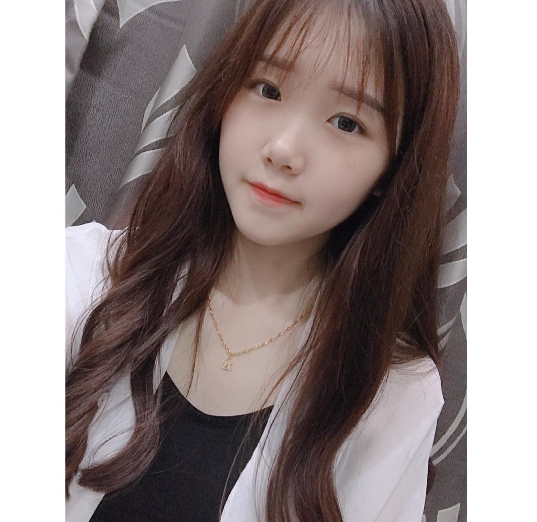 LittleL87221016's tweet photo. 有人要射她吗 他说想要牛奶 #射屏 #精液 #反差婊 #cumtribute https://t.co/8YmuAR6CRo