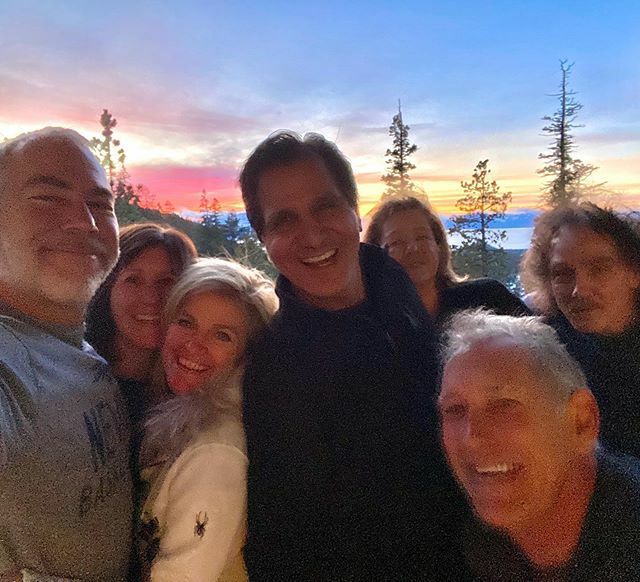 brucefriedman's tweet photo. First sunset of the decade, with friends #tahoesunset #tahoesnaps #laketahoe #nevada #betterwithfriends https://t.co/zvwrgPgc8h https://t.co/7y4ERzZ0fU