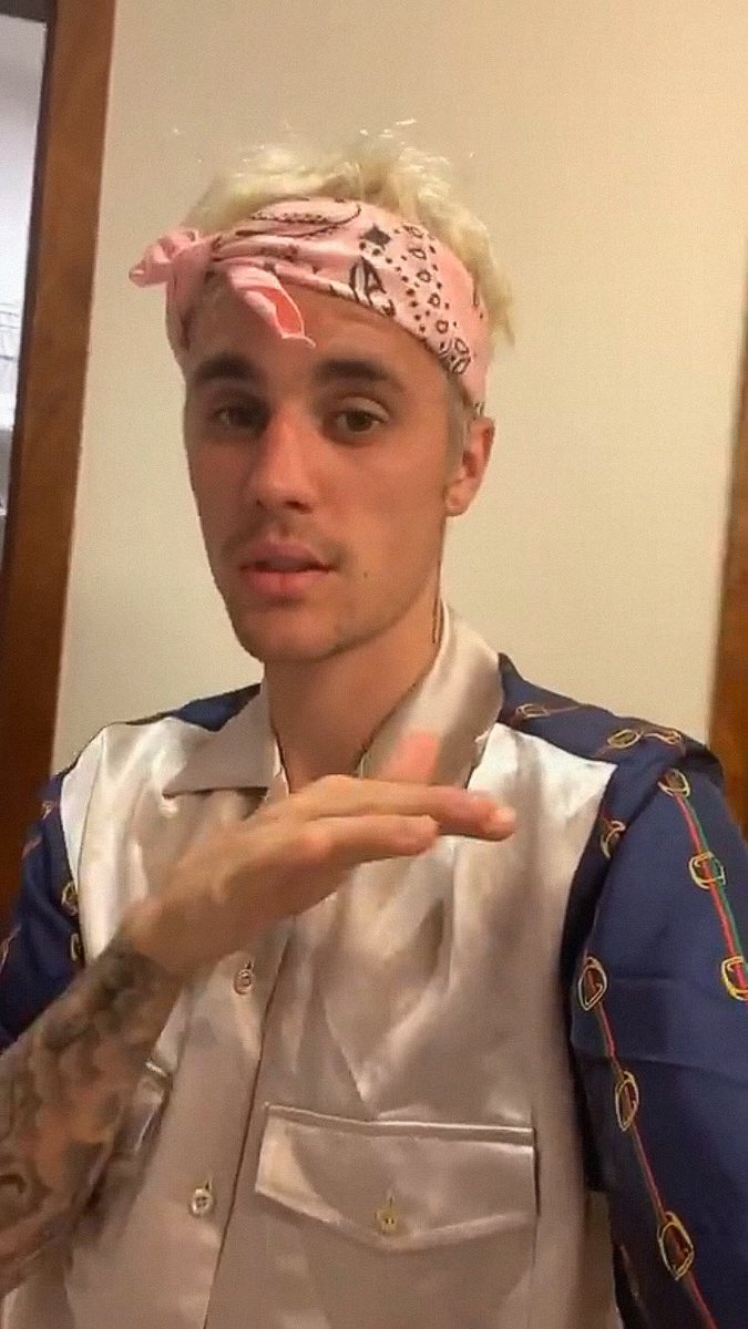 ibeliebersmx's tweet photo. Ya estoy harta de bañarme con agua y no con Justin Bieber.😒 https://t.co/vKXPohtv6p