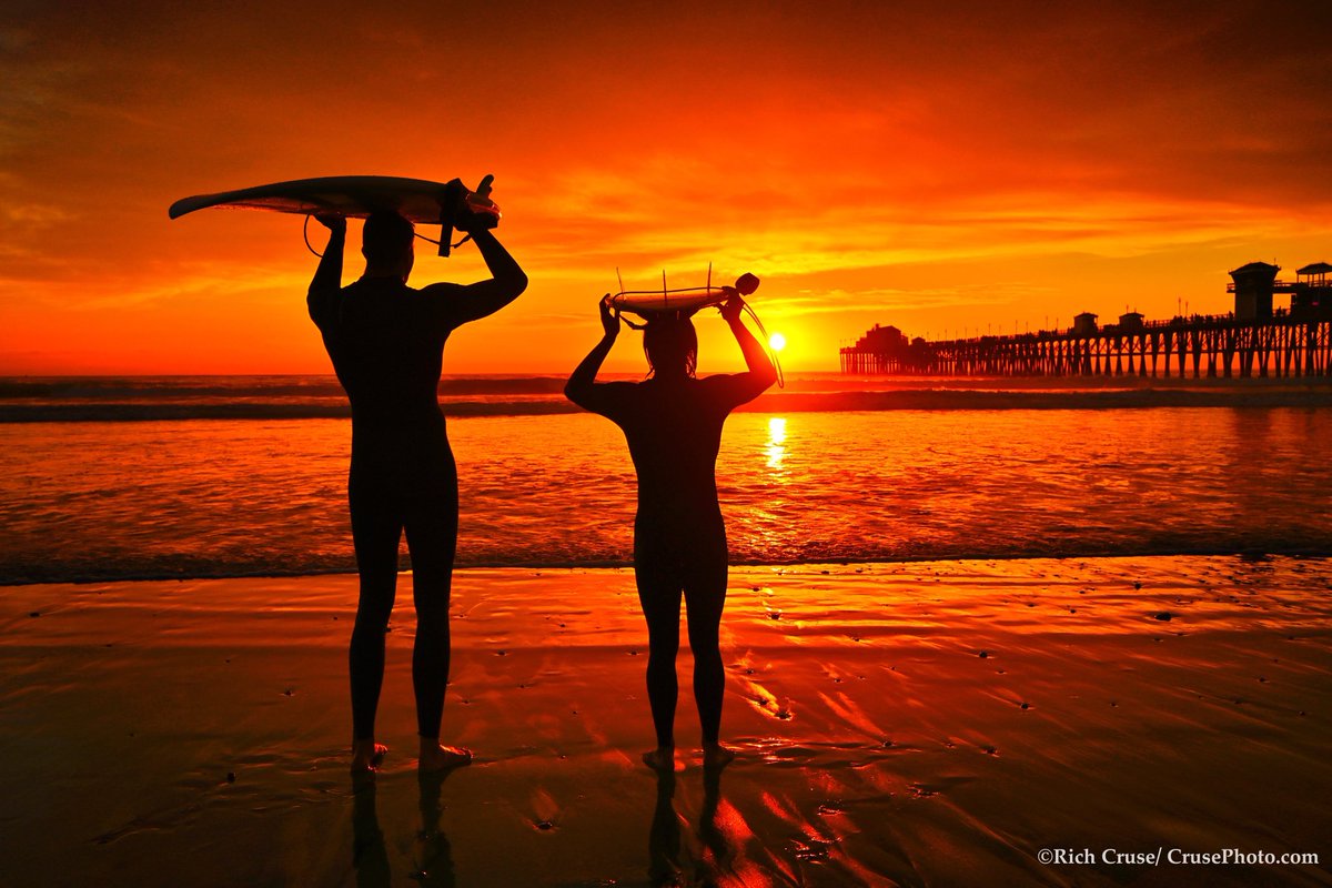 CrusePhoto's tweet photo. #firstsunset2020 #happynewyear2020 #cawx #surfers at #sunset in #Oceanside. January 1, 2020 @VisitOceanside @visitsandiego @VisitCA #visitsd #sandiegowx @NikonUSA #z50 #nikonnofilter https://t.co/73dMUzsTrI