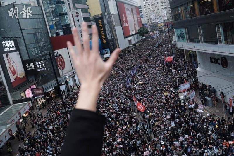 serisphinx's tweet photo. Hkers' determination proven to have flowed into 2020 and not left behind in 2019.

堅心流新歲
未留往年摧
無忘烈勇銳
維德萬民聚 https://t.co/bicrX7RZUr
