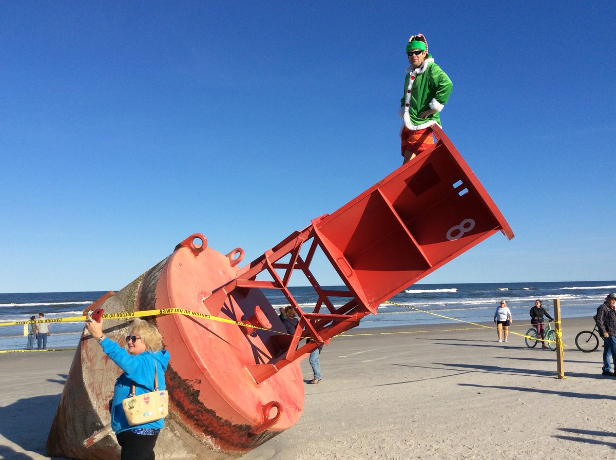FiveDogFriendly's tweet photo. @Kevin56501 Elf spotted on beached buoy in New Smyrna Beach #FreeTheBuoy #LetItGo https://t.co/EkzpcUeaG1