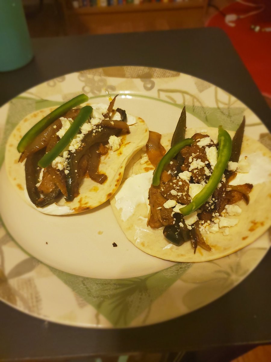 aleiamckessy's tweet photo. First recipe from my christmas 2019 cookbook was a success. Smoky chicken skillet fajitas from @antoni's #AntoniInTheKitchen is a winner 😍 can't wait to try more! https://t.co/dodW8elR4A
