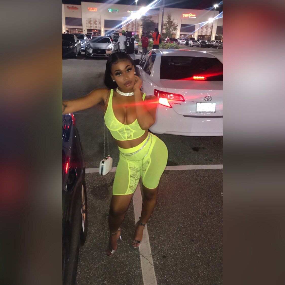 _NoPhucksGiven's tweet photo. I cut that Nigga off when the ball drop . New Year. New Money. Then the call dropped 💅🏽💰. #BagSzn #Slimeee #YearOfBosses #BossBabe https://t.co/gkPAsOEsXb