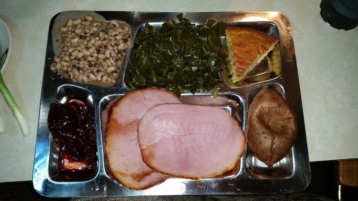 FiveDogFriendly's tweet photo. Thanks to @Walmart @WinnDixie @HoneyBakedHam How we do New Year’s in the south #SweetPotato #BlackEyedPeas #CranberrySauce #CollardGreens #Ham #CornBread https://t.co/NYDIfNk9LX