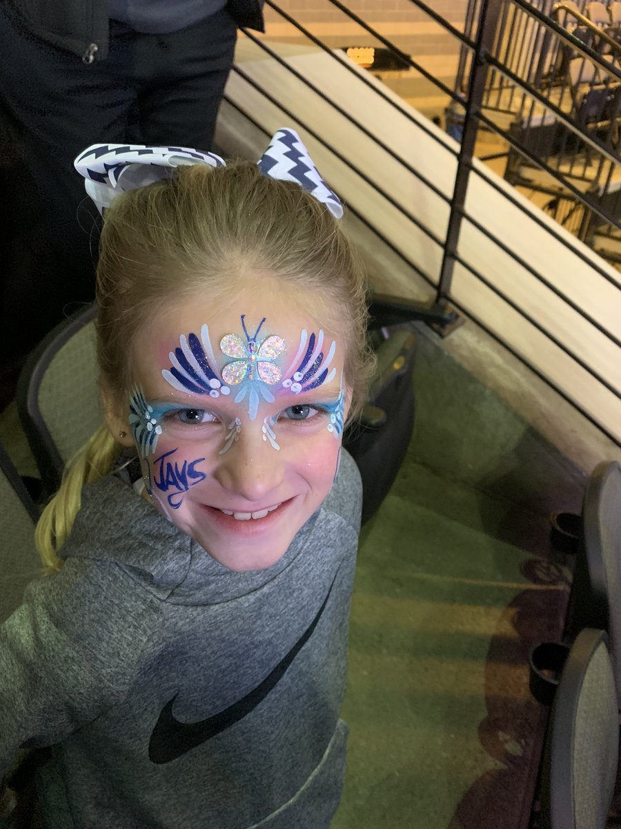 AmyPatt69115377's tweet photo. Happy New Year!  #gojays https://t.co/otCBnOjmOS