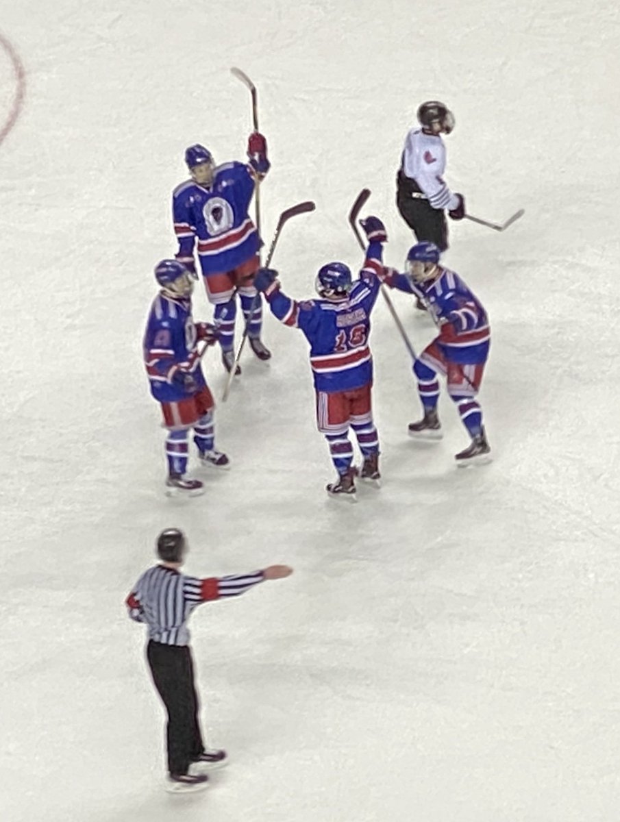 BuffsHockey's tweet image. Rosier with the empty netter!! 5-2 Buffs!