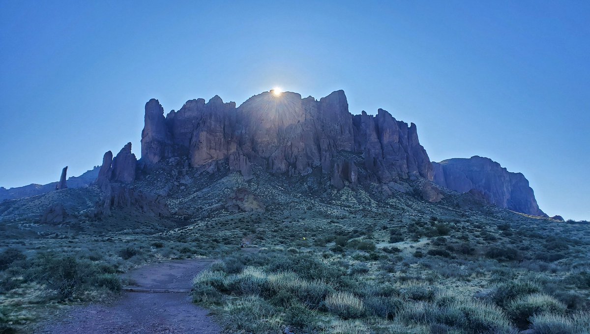 xploring_trails's tweet photo. This morning my wife and I got up early and went to #lostdutchmanstatepark to hike the #superstitionmountains. There are great views of the city from the #treasurelooptrail. On the way down we saw the sun cresting over the mountain.
#arizona #exploringtrails #adventure #hiking https://t.co/YTrxnTTJoz