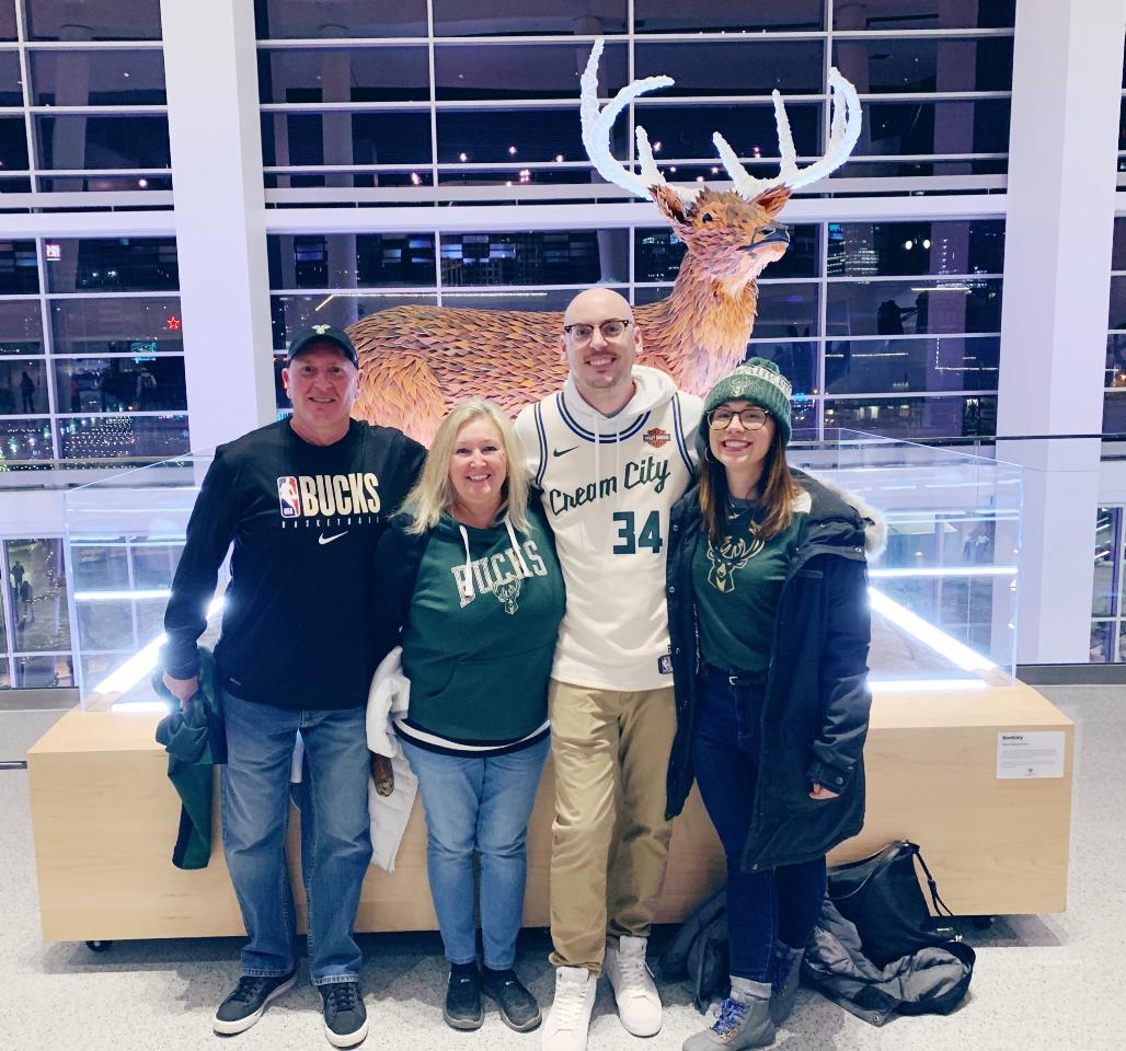 vincentshiner33's tweet image. Showing my Aunt and Uncle the Fiserv for the 1st time!!! GO BUCKS!!!  #kohlscourt #fearthedeer @Bucks @FiservForum