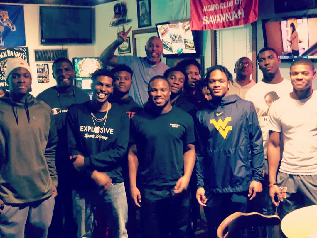 xixnyne's tweet photo. Original Greed_D_Boyz 7on7 Reunion. 1st yr team 95% D1, ever1 on dis team received a scholarship offer, all in College except the one bout to Graduate.  Who would have thought dat we could do this in the #91Deuce Well @ExplosiveST  &amp; me #DaHoodRenovator dats who. #NephewsOnDeck https://t.co/TnclpLdFmi