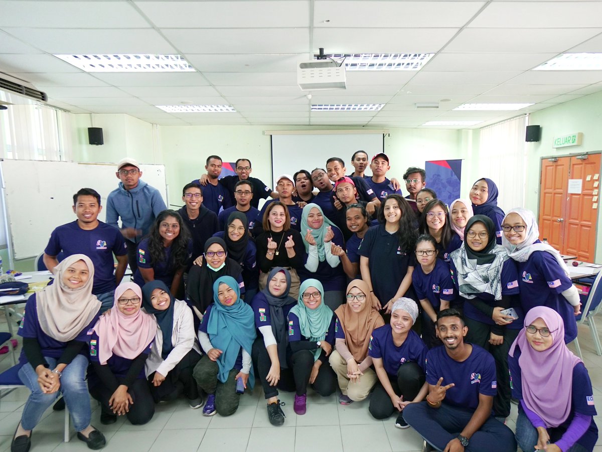 mycorpsofficial's tweet photo. @SyedSaddiq @scheekeong [MYCORPS MISSION 8 @ SOUTH ASIA]

Day 10: 1st January 2020

Topic: Climate Change &amp; Global Warming

Speaker: Aisyah Hana from Power Shift

#MyCorps #MyCorpsSouthAsia
#Negaraku #ChangingLives #YouthPower https://t.co/1nRQTEzJrO