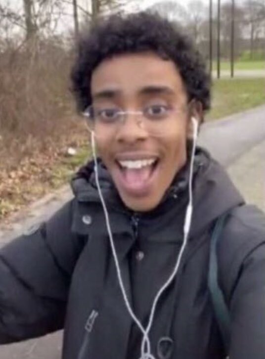 KanackenHoe's tweet photo. Würdest du mir glauben, wenn ich dir sagen würde dass man Bilder nicht hören kann ? https://t.co/TMxARncU6d