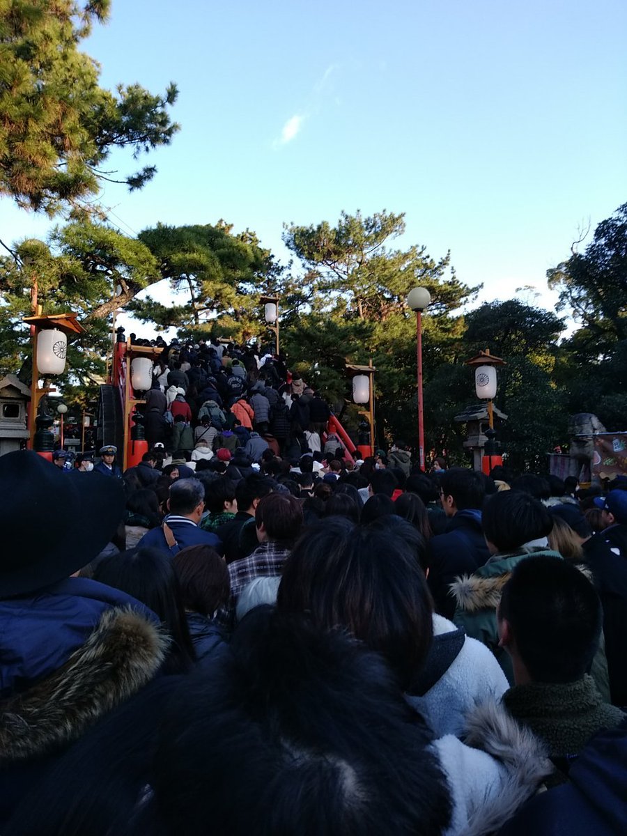 mx_crypto's tweet photo. 昨日は住吉大社で初詣行っていました

奥まで行くのになかなかたどり着けなくて、人とぶつかりながらも【途中で当たって嫌な顔されながら…】参れました。
神籤は小吉で、もう一回別の場所で引きにいこうっと。 https://t.co/WS7UBBleOl