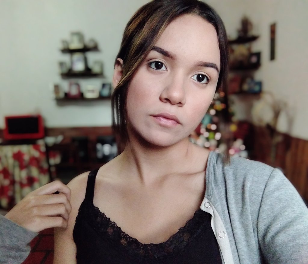 avor0112's tweet image. Yo hoy me quedé vestida y alborotada