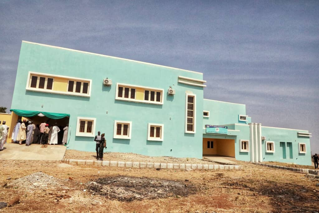DanBorno's tweet photo. The @GovBorno His Excellency @ProfZulum promised the people of Kwajaffa, Marama, Kwaya Bura and Biu a befitting school, hospital and Secretariat complex 6 months ago, today he delivered as promised dividend of democracy in Borno yielding results https://t.co/0ycmlXvYxv