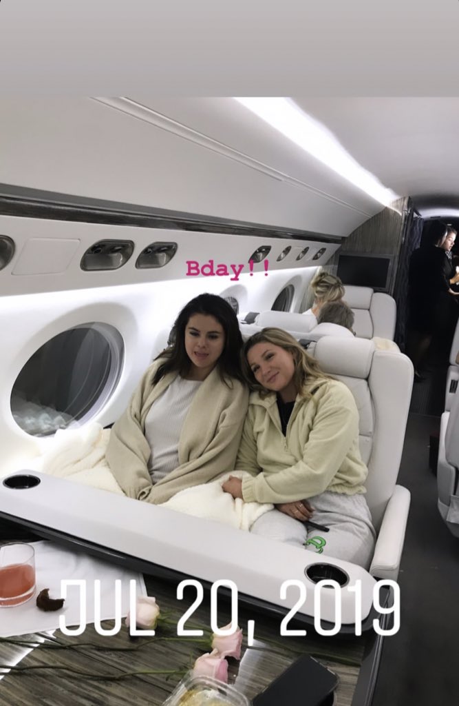ringnjh's tweet photo. encima q llevo a la trump supporter fue en jet privado no vez q contaminas al pedo https://t.co/zmZCkudWXC