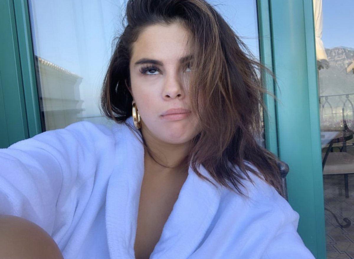 ringnjh's tweet photo. sigue viendose hermosa como puede https://t.co/hqdSfY693t