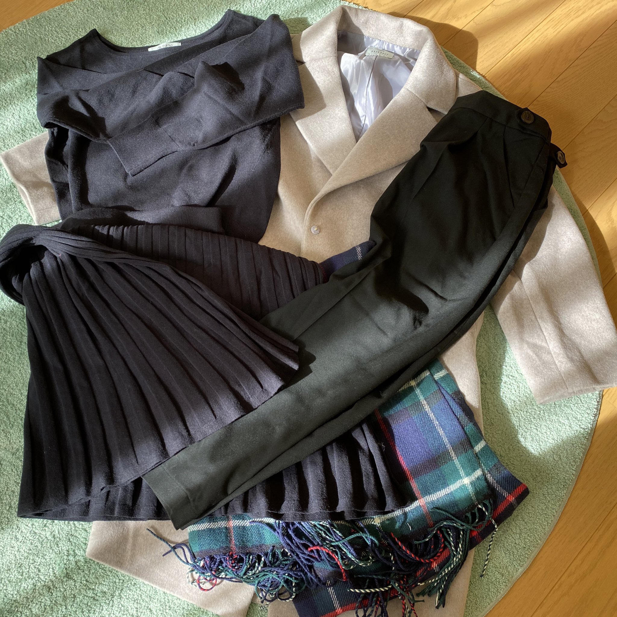 菫 ナノユニバース レディース 福袋 パターン2 ニットセットアップ リブスカート ネイビー 黒クロップドパンツ チェスターコート グレージュ タータンチェックストール 無難だけどそれがいい ナノユニバース福袋 福袋 T Co faaea34j Twitter