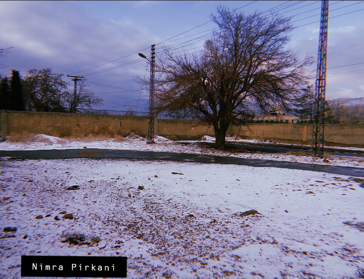 nimra_pirkani's tweet photo. Some more of it...❄
#snowfallQuetta https://t.co/M7E5arUFMk