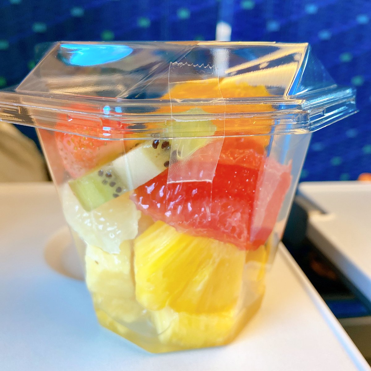 マキタニさん サイゼリヤはちゃんとおいしい 新大阪駅のおすすめ弁当 もはや弁当でもない 山口果物のミックスフルーツサンド おせち料理明けの新幹線でもさっぱりペロリ 安定の山口果物さん ここのファンです デザートにカットフルーツも マキタニさん サイゼリヤはちゃんとおいしい 新大阪駅のおすすめ弁当 もはや弁当でもない 山口果物のミックスフルーツサンド おせち料理明けの新幹線でもさっぱりペロリ 安定の山口果物さん ここのファンです デザートにカットフルーツも
