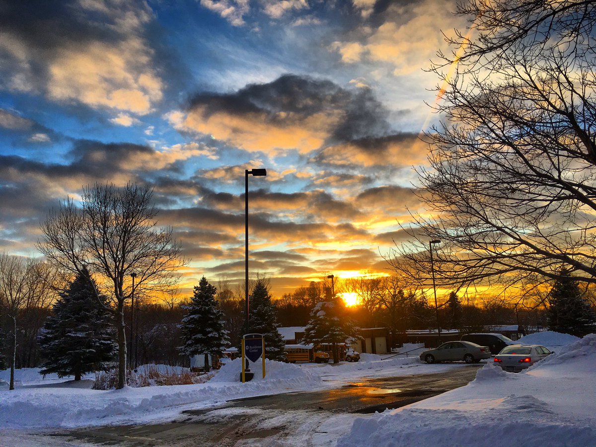 joefaheymusic's tweet photo. #newyearsdaysunset #sunset #newyears2020 https://t.co/OF6l3v0fXc