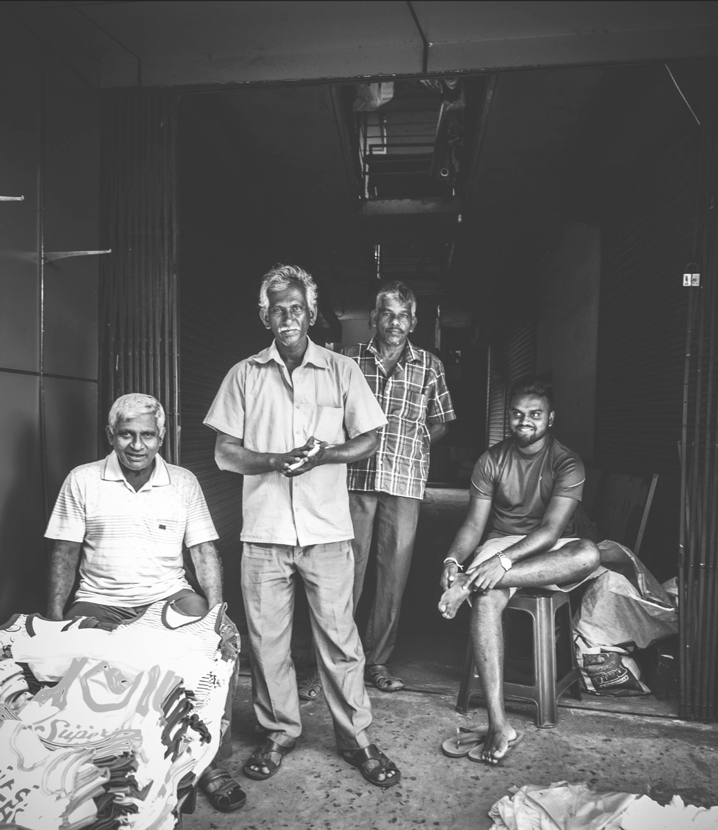 David_Blacker's tweet photo. BUSINESSMEN, MAHARAGAMA, SRI LANKA April 2018. https://t.co/dx3jydgk7I
#blackandwhitephotography #portraitphotography #documentaryphotography #streetphotography #streetportraiture #facesofsrilanka #everydaysrilanka #marketsofcolombo #streetsofcolombo #lka #6D #24_105mm_f4L https://t.co/OHQqgeAIh8