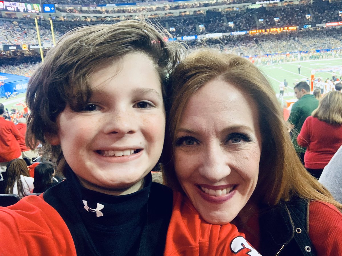 Dawgs are dominating 19-0! #SugarBowl <a href="/MBStadium/">Mercedes-Benz Stadium</a> <a href="/georgiabulldogs/">Georgia Dawg Fans</a>