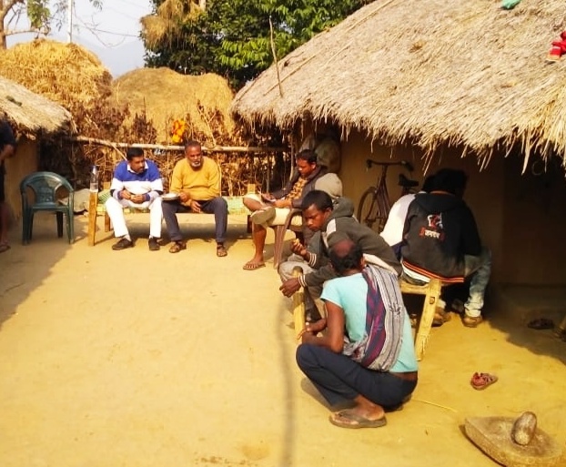 ANayak73's tweet photo. ୨୦୨୦ର ପ୍ରଥମ ରାତିରେ,#Badachana ସିଆରିଆ ଗାଁର ଗଙ୍ଗା ବାଙ୍କିରା ପରିବାରର ଆଦରକୁ ଭୁଲି ପାରିବି ନାହିଁ।ଆତ୍ମୀୟତାଭରା ଆଦିବାସୀ ଗଙ୍ଗାଙ୍କ ପରିବାର ସହ ରାତିଭୋଜନ,ଥିଲା ସୁସ୍ୱାଦୁ।ଶୀତ ରାତିରେ ବାଙ୍କିରା ପରିବାର ମୋତେ ଘୋଡି ହେବାକୁ କମ୍ବଳ ଦେଲେ।ଆଉ ସକାଳୁ ଗାଁ ପୋଖରୀରେ ନିତ୍ୟକର୍ମ ଅଭୁଲା। @BJP4Odisha @BJP4India @dpradhanbjp https://t.co/e3rNp0bS3S