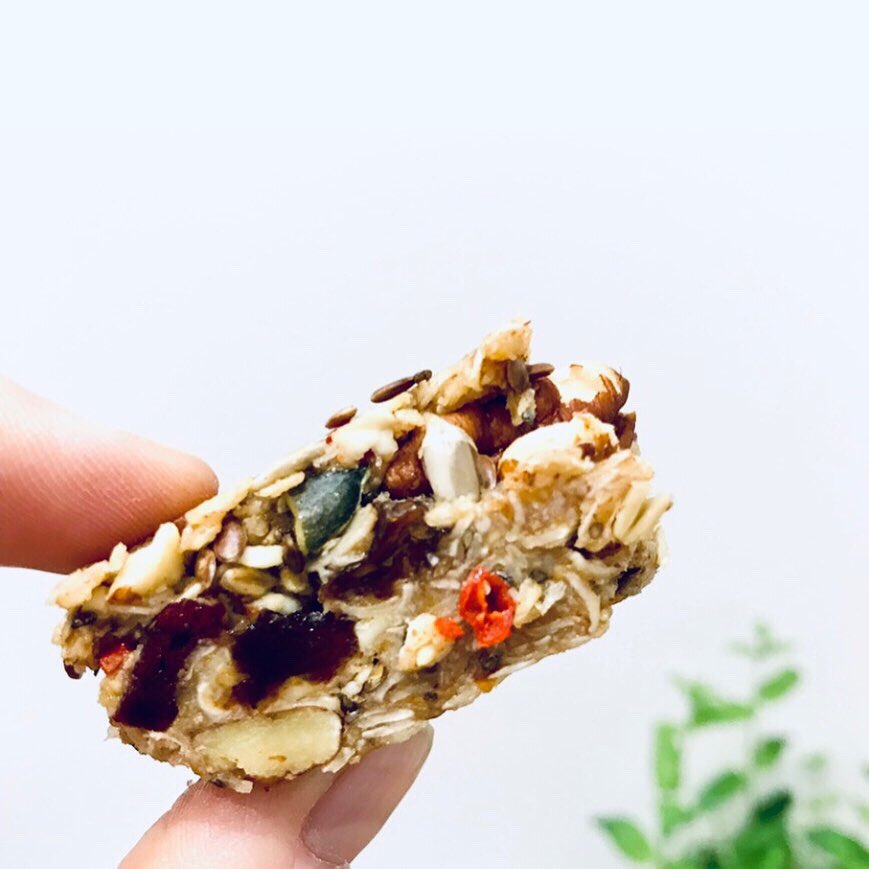 paulaskitchenim's tweet photo. Veganuary....we’ve got you covered 💚🌱
#veganhealthfoods #energyballs #supersquares #allnaturalgoodness https://t.co/gqgV79LpTI