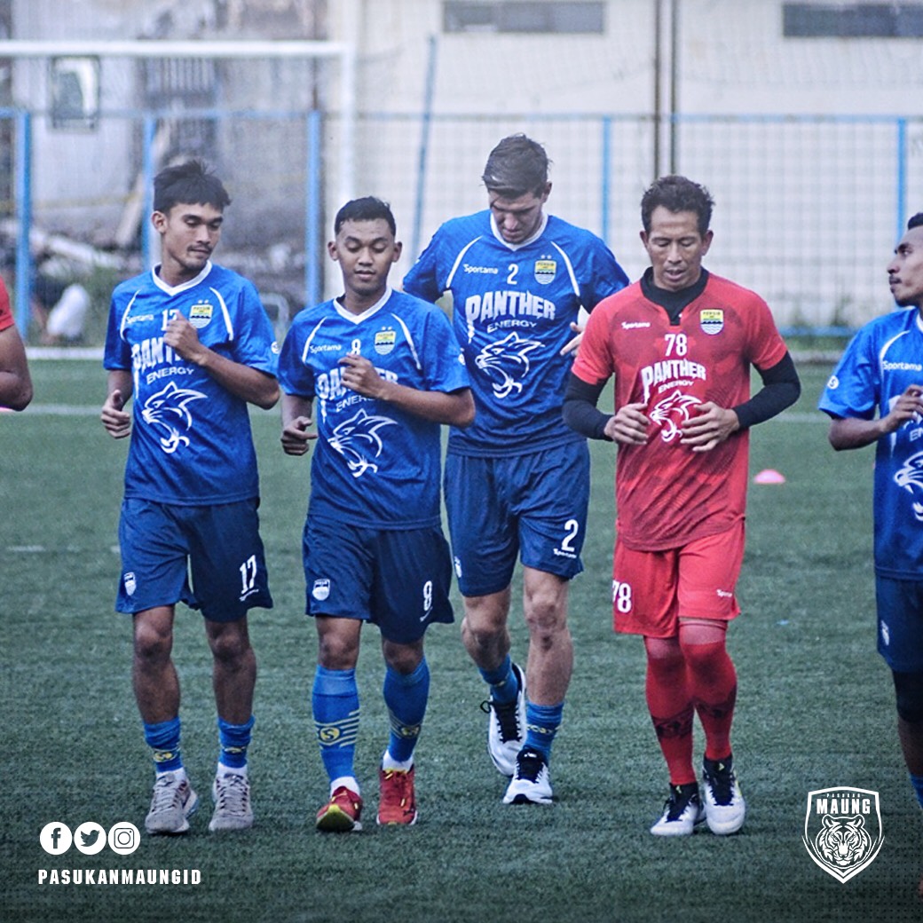 Di awal tahun baru ini, kamu sudah mulai bekerja atau masih cuti berlibur bersama keluarga? 😁🙏
.
#PasukanMaung #MaungBandung #PersibBandung #Persib