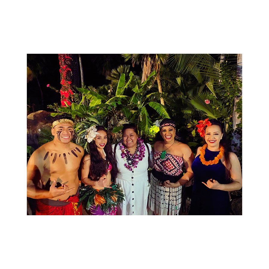 Ligi_Kolia's tweet photo. Amazing start to 2020!🔥🌺 
Great food, incredible atmosphere and breathtaking performances from the Chief’s Luau dancers.👏🏽😍 
 #AMustWhenInHawaii #BestLuau #HappyNewYear 🥳 @ChiefsLuau https://t.co/e4oJIcJTzc