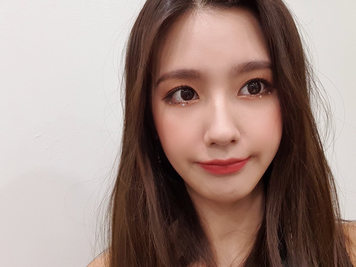 official_i_dle's tweet photo. [#미연] 2019년 마지막 날😊 가요대제전에서 지애언니 만났어요!!❤

https://t.co/jPkMhhxTjx https://t.co/OKnnEzwJkr
