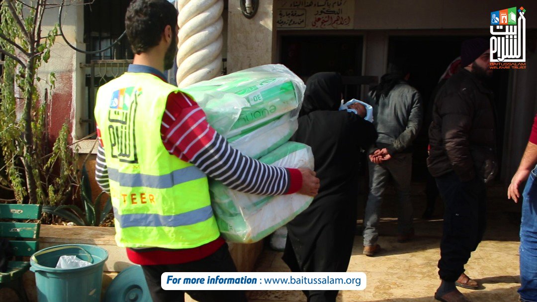 Baitussalam_Org's tweet image. Baitussalam Volunteers distributing medicines for Syrian refugees.

.
.
#RebuildSyria #SupportSyrianChildren #HelpSyria
#education #watersupply #foodbank #shelter #medicalaid #syria
#ambulancesrvice #syrianrefugees #breadplant