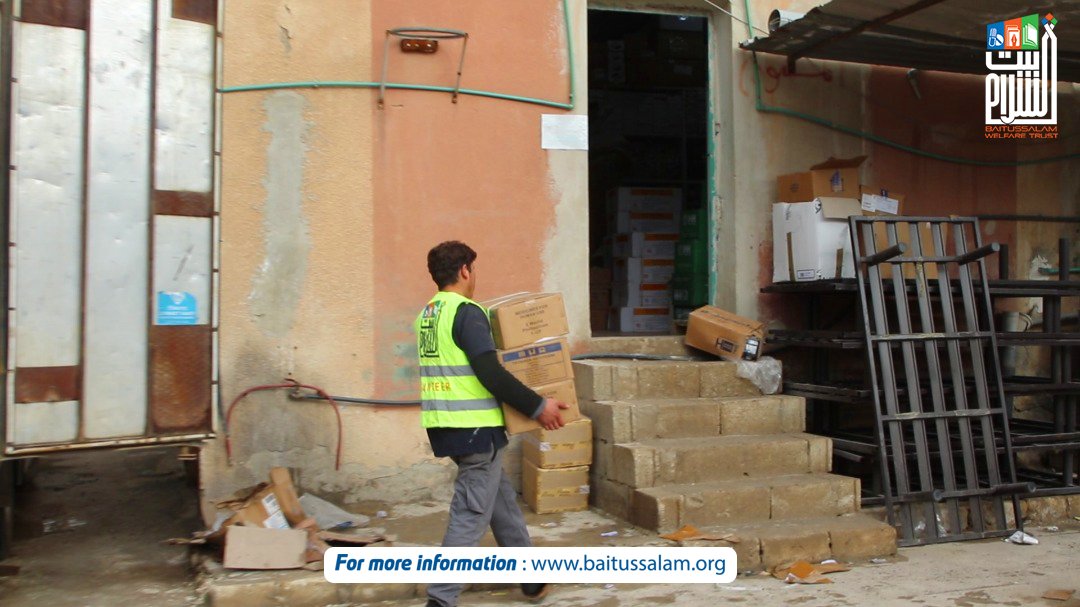 Baitussalam_Org's tweet image. Baitussalam Volunteers distributing medicines for Syrian refugees.

.
.
#RebuildSyria #SupportSyrianChildren #HelpSyria
#education #watersupply #foodbank #shelter #medicalaid #syria
#ambulancesrvice #syrianrefugees #breadplant