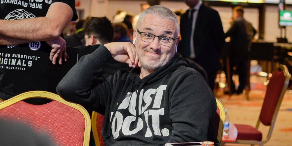 ¡Sonríe! 😁 #PokerTime en #casino #Castellón 🌊 Mañana jugamos el primer satélite y a partir del día 4 vamos con el Main Event #Ruta99Castellón Let's go! 🕺