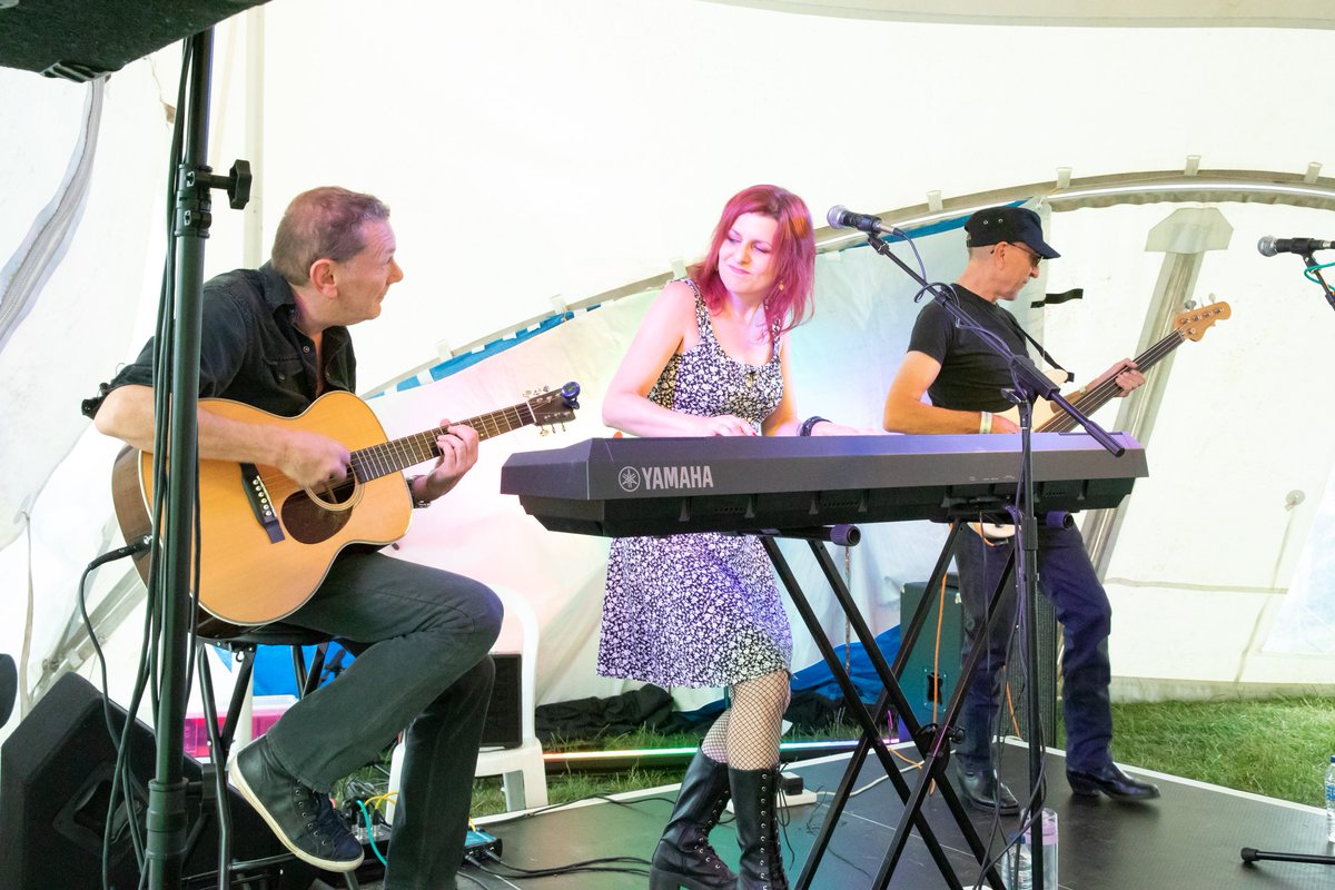 I'll be starting the year off with a gig tomorrow night at <a href="/Cambridgefolk/">Cambridge Folk Club</a> with the 'Jo Ash Trio'! 

Details here: cambridgefolkclub.co.uk/collections/ti…

Photo by <a href="/howierankin1/">Howard Rankin</a> 

Happy New Year everyone! x 

#singersongwriter #livemusic #Cambridge