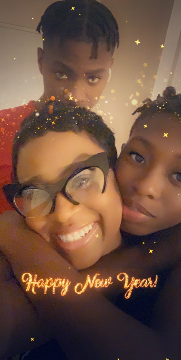 Happy New Year from me and mines!!! 🎆🎊🎈🎉