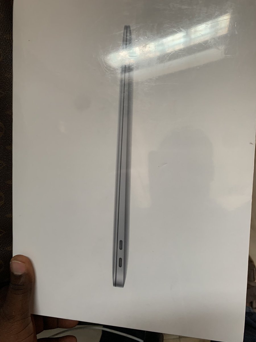 ruffpuffy's tweet image. Brand new 2018 MacBook Air 13 inch. Core i5 128Gb ssd 8gb Ram Touch ID . Call 0241766121 or visit nextglo.com