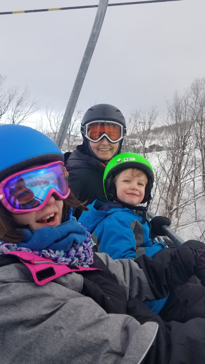 cizik_am's tweet photo. Ended the decade with a dream come true...family skiing! Made possible with the help of the amazing people @abilitycenter @PCski #family #inclusion https://t.co/u6lA6oWHna