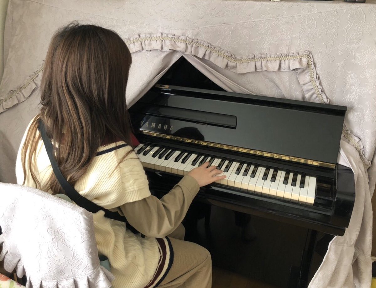 吉岡茉祐 おばあちゃんのおうちにご挨拶に来ました いとこと 父もいました あの ピアノ とも再会です 初詣 行ってきます