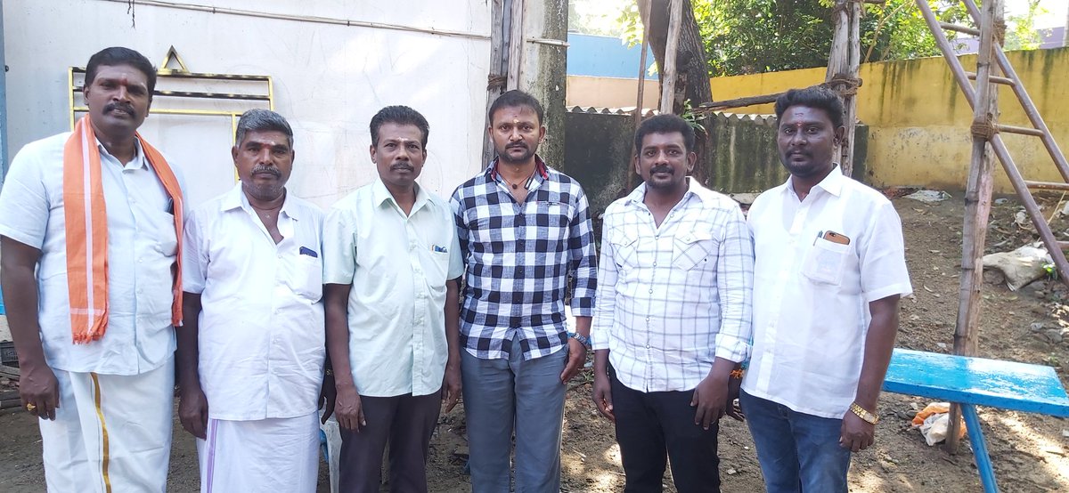 Anaigudi's tweet photo. ஆனைகுடி மைந்தன் இராணுவதளபதி அண்ணன் ராக்கெட் ராஜா அவர்களின் பிறந்தநாளை முன்னிட்டு அம்பத்தூர் கொற்றவை பத்திரகாளியம்மன் கோயிலில் சிறப்பு அன்னதானம் ஆனைகுடி நாடார் சங்கம் சார்பாக நடைபெற்றது

சிறப்பு விருந்தினராக தமிழ்நாடு நாடார் சங்க தலைவர் திரு.முத்துரமேஷ் நாடார்  கலந்து கொண்டார் https://t.co/BkibeaVnps