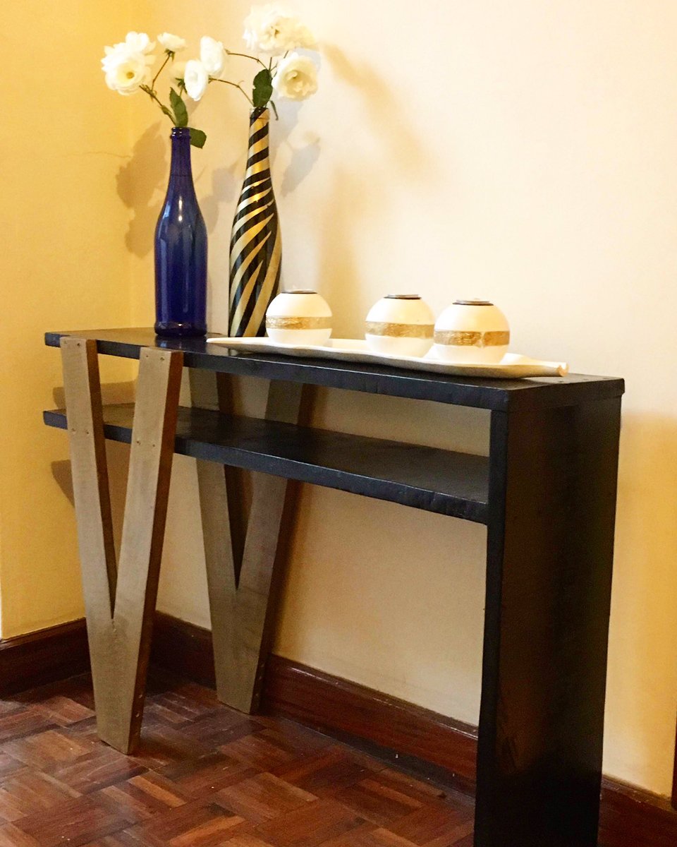 CraftsCentral1's tweet photo. Console tables come in different beautiful designs, shapes and colors. This is a blend of black and gold. 
#consoletable #console #table #blackandgold #craftscentralshop https://t.co/nZx2zKmbWq