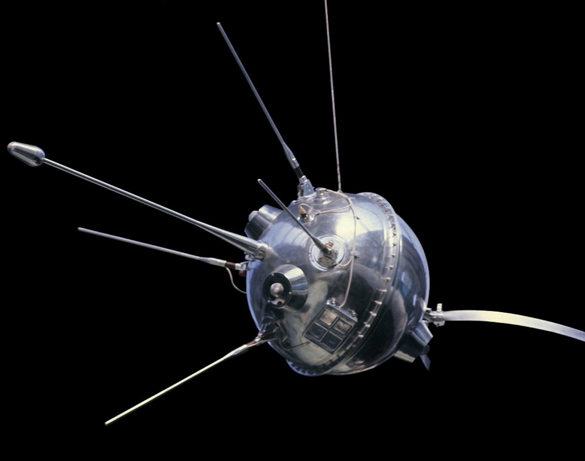 Первый космический спутник ссср