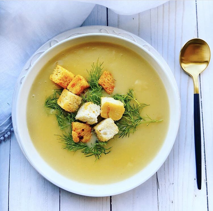 Light, yet comforting and very creamy potato leek soup to start 2020! 🌱😋