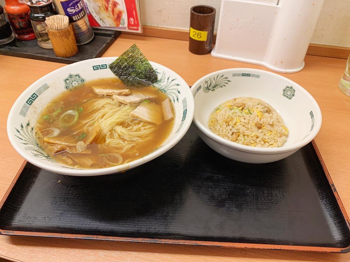 Susuru 日高屋 新宿 昨日の夜 どうしてもラーメン食べたくて新宿を徘徊してたのですか どのお店も行列 満席 唯一のオアシスは日高屋でした 安くて美味くて出てくるの早い 日高屋最高 中華そばの麺がちょっと細めで美味しかったです Susuru 日高屋 新宿 昨日の夜 どうしてもラーメン食べたくて新宿を徘徊してたのですか どのお店も行列 満席 唯一のオアシスは日高屋でした 安くて美味くて出てくるの早い 日高屋最高 中華そばの麺がちょっと細めで美味しかったです