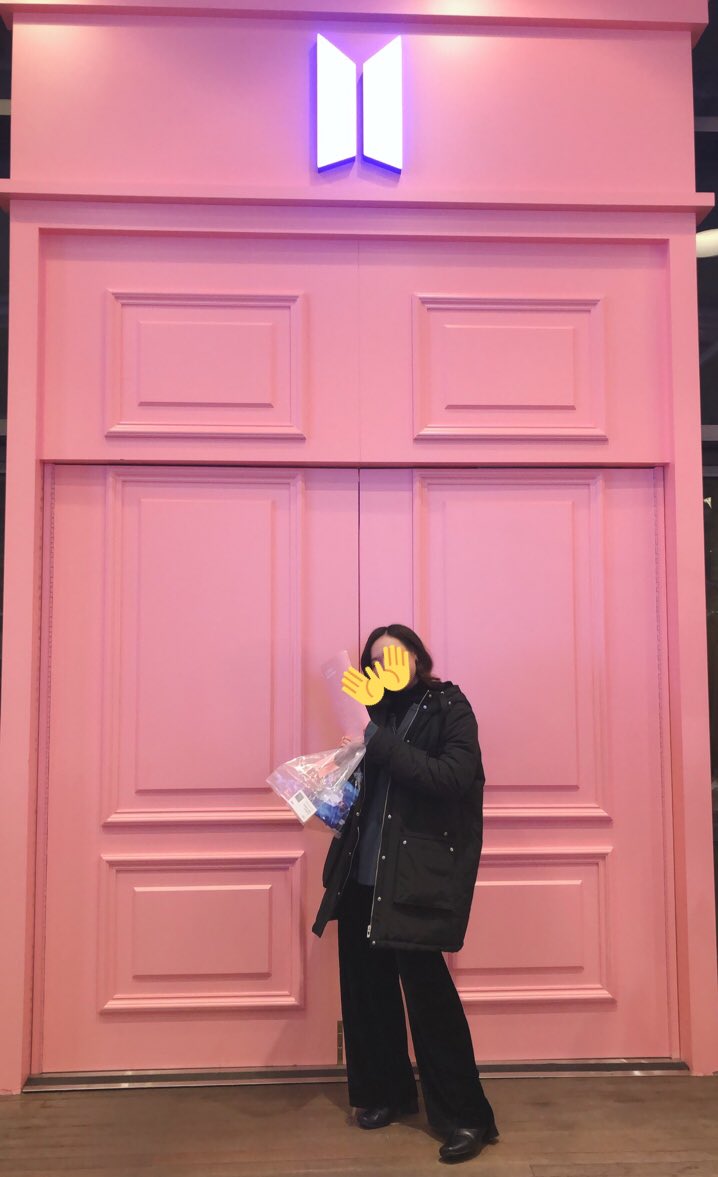 re____na902's tweet photo. 社会人なってもオタク健在♡
映え空間すぎて写真たのしかった
#houseofbts https://t.co/2sB1ncM6zl