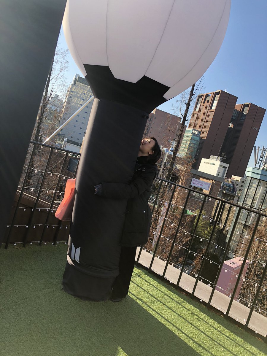 re____na902's tweet photo. 社会人なってもオタク健在♡
映え空間すぎて写真たのしかった
#houseofbts https://t.co/2sB1ncM6zl