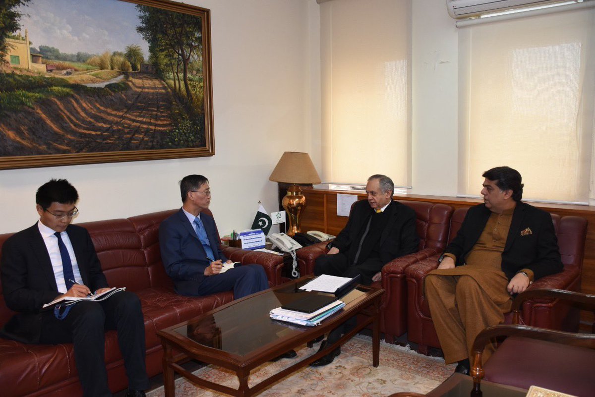ansukhera's tweet photo. On our request, & the personal initiative of HE Amb Yao Jing, Pak seafood exports to Western China started this winter! For the first time, 2 weekly flights, carrying 30 tons each, of seafood from Karachi started recently. Augurs well for our seafood & horticultural exports. 👍 https://t.co/3ATiDnQxaR