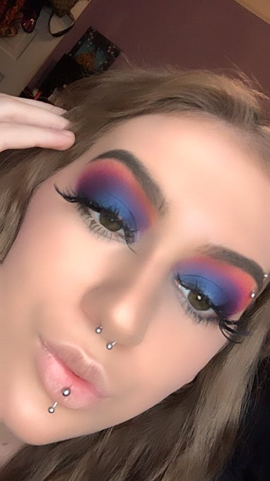 Been practicing my makeup lately 🌞 https://t.co/KwyjE4jHMS